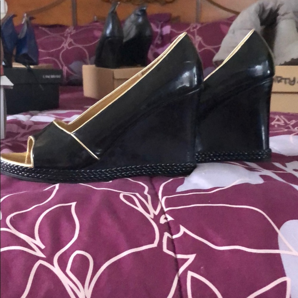 Black and gold wedges